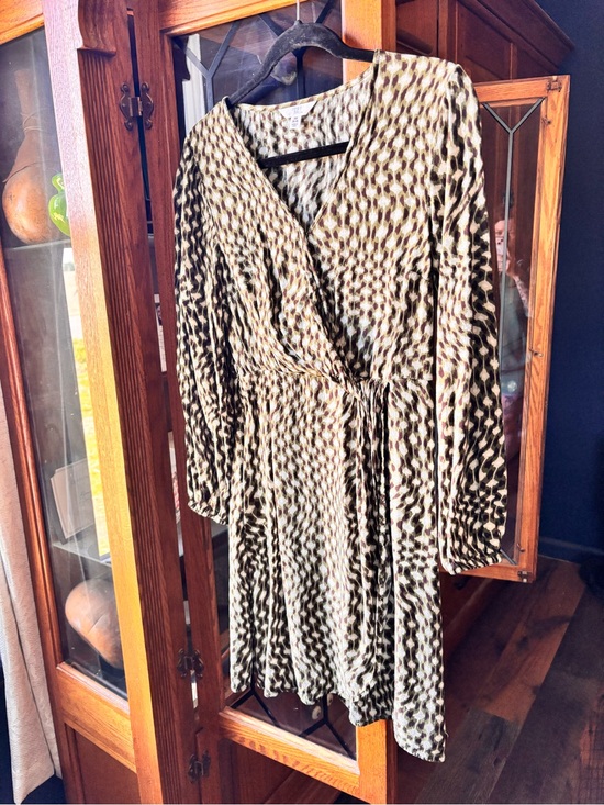 Time and Tru Dresses & Skirts - Time and Tru Black and Cream Long Sleeve Wrap Dress